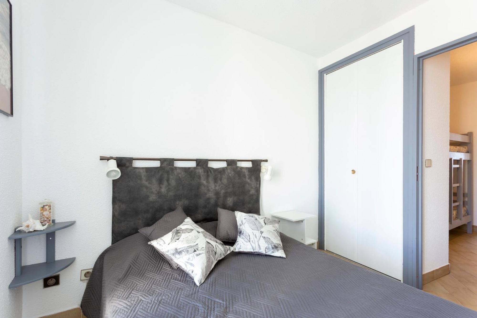 Chez Fabienne - Superbe Appartement Avec Vue Sur La Mer Et Parking ลา กร็องเดอ-ม็อต ภายนอก รูปภาพ